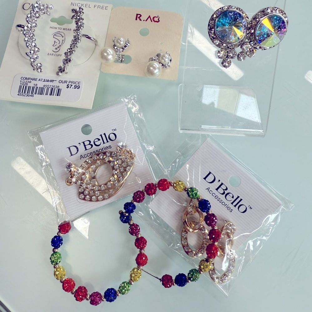 NWT 6 pairs fashion earrings including 3 of D’BELLO Earrings‎